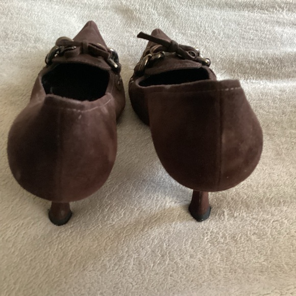 Prada Ladies Suede Pumps - Picture 4 of 15